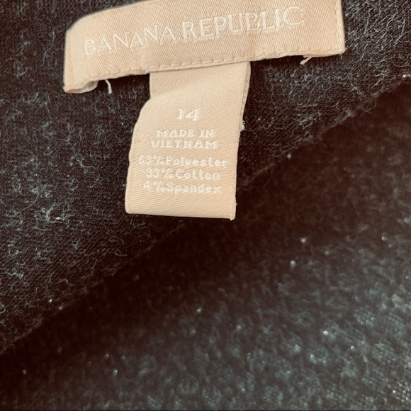 SOLD ✅ Banana Republic cream and black patterned peplum top - Picture 6 of 7